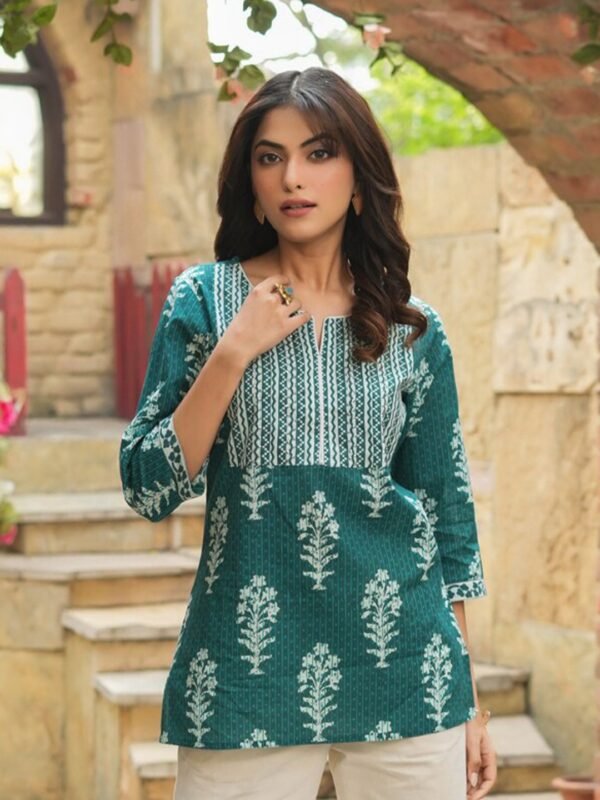 Women's Green White Printed Short Kurti